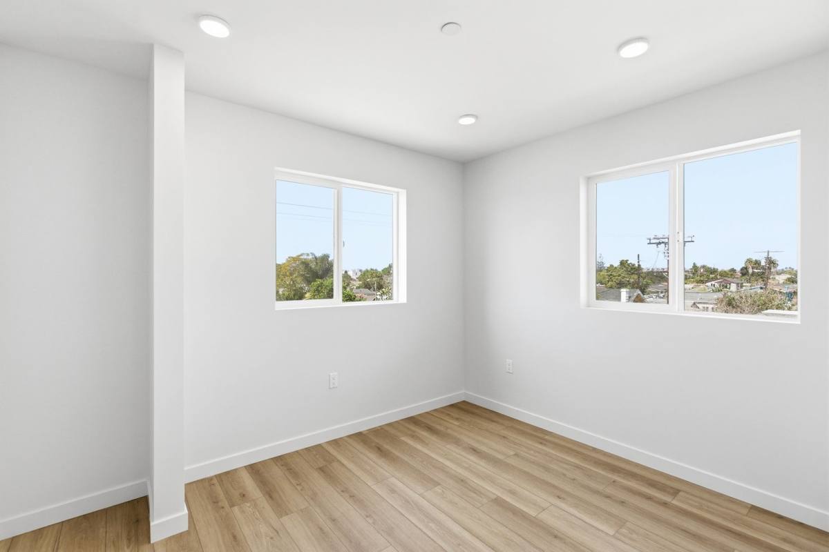 Apartment for rent at 7655 San Pedro St, Los Angeles, CA 90003