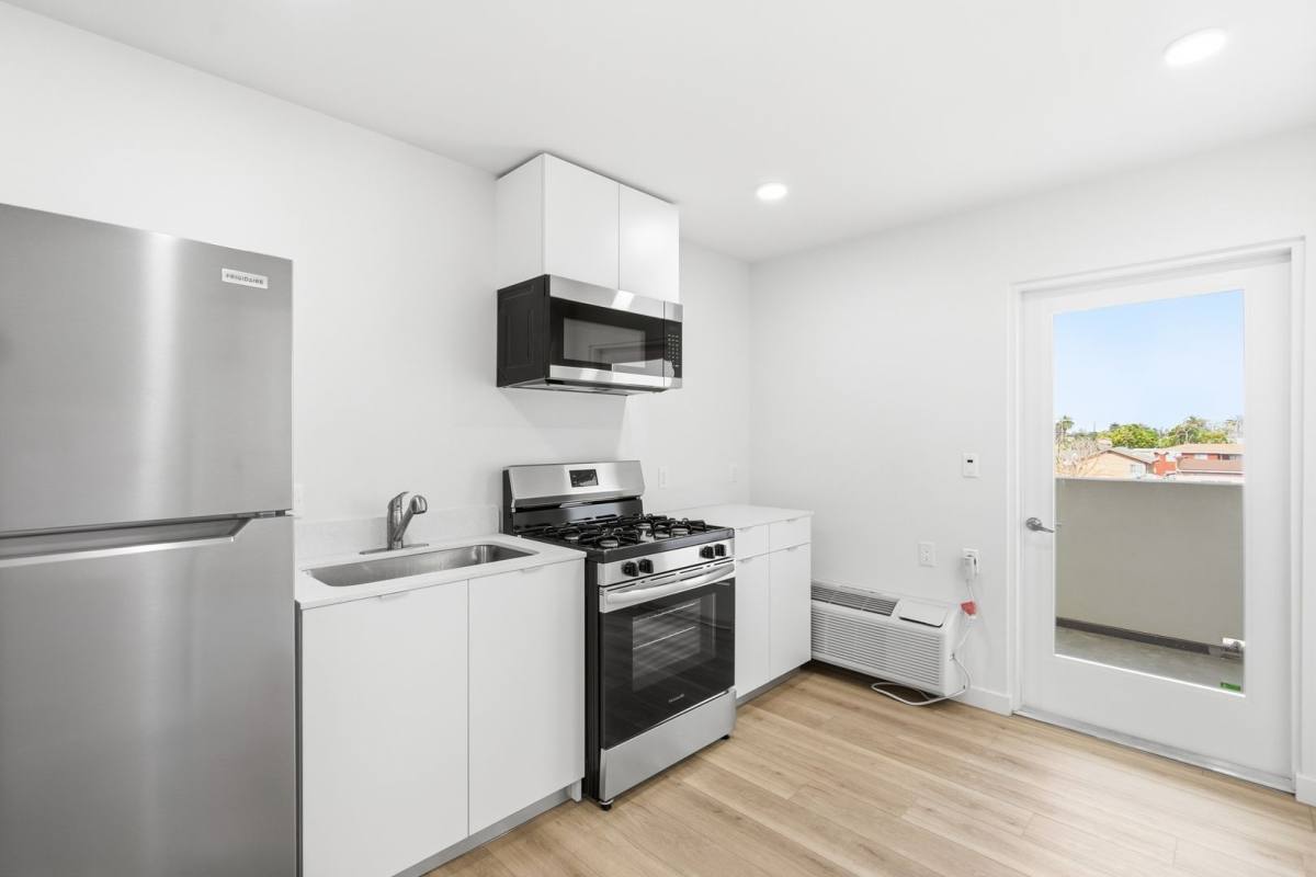 Apartment for rent at 7655 San Pedro St, Los Angeles, CA 90003
