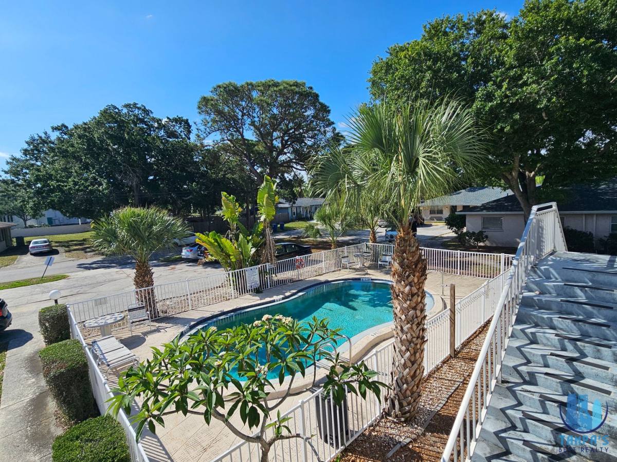 Apartment for rent at 209 NW Jefferson Circle N, Saint Petersburg, FL 33702