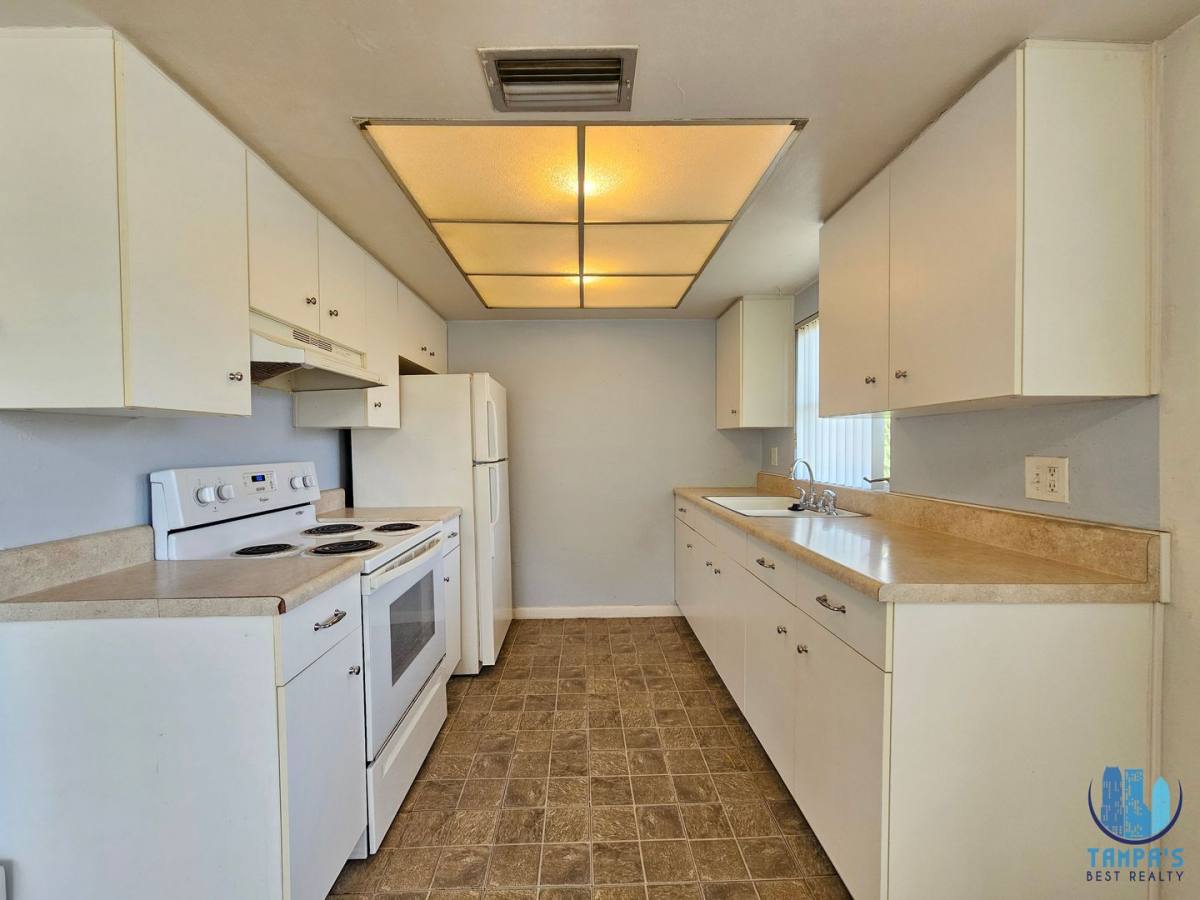 Apartment for rent at 209 NW Jefferson Circle N, Saint Petersburg, FL 33702