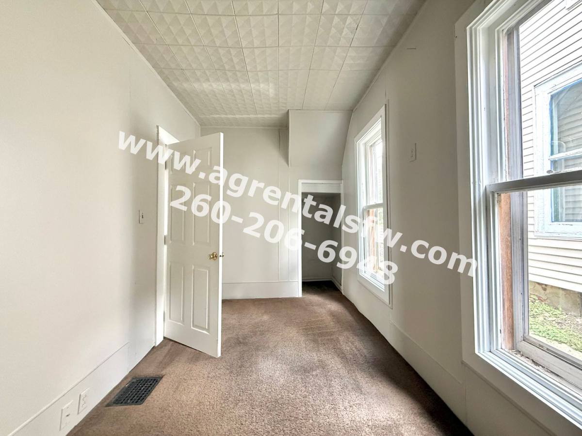 House for rent at 2430 Thompson Ave, Fort Wayne, IN 46807