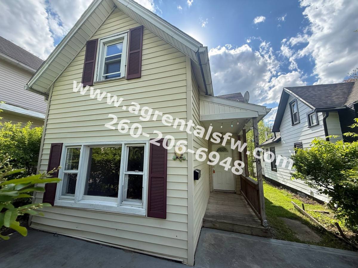 House for rent at 2430 Thompson Ave, Fort Wayne, IN 46807