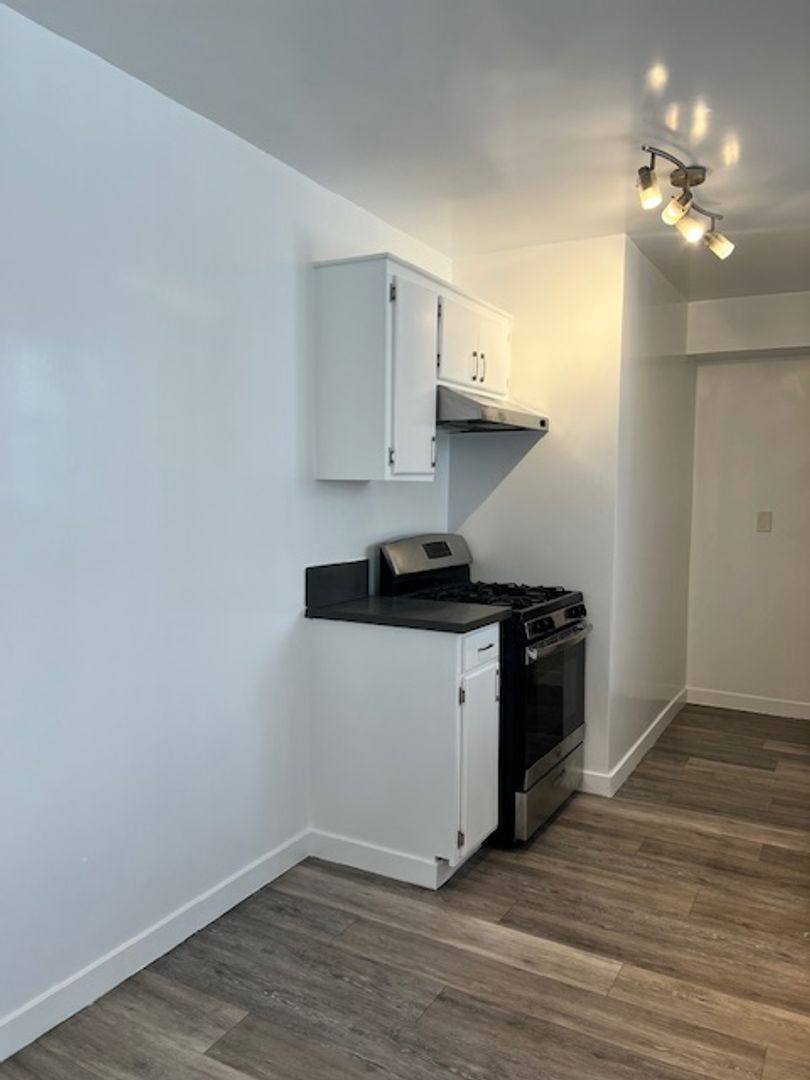 Apartment for rent at 836 W Beach Ave, Inglewood, CA 90302