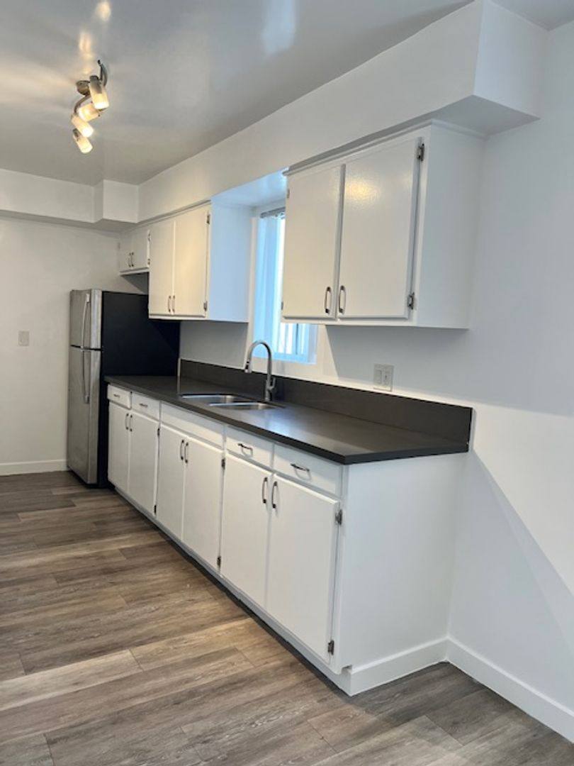 Apartment for rent at 836 W Beach Ave, Inglewood, CA 90302
