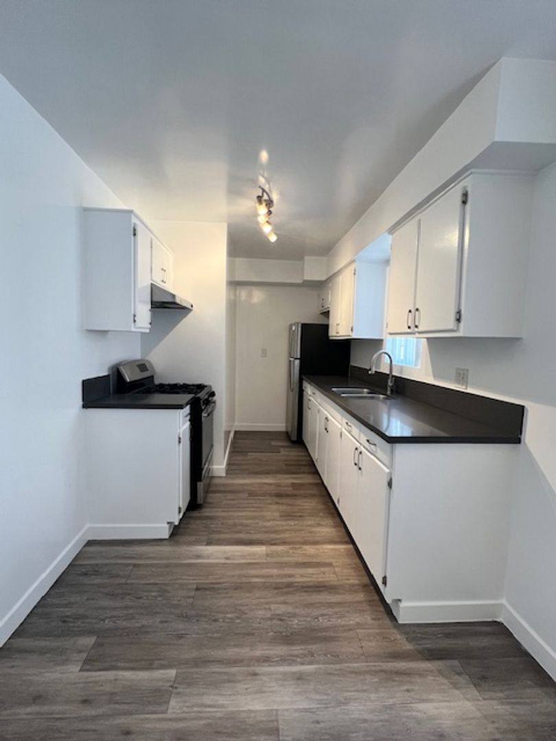Apartment for rent at 836 W Beach Ave, Inglewood, CA 90302