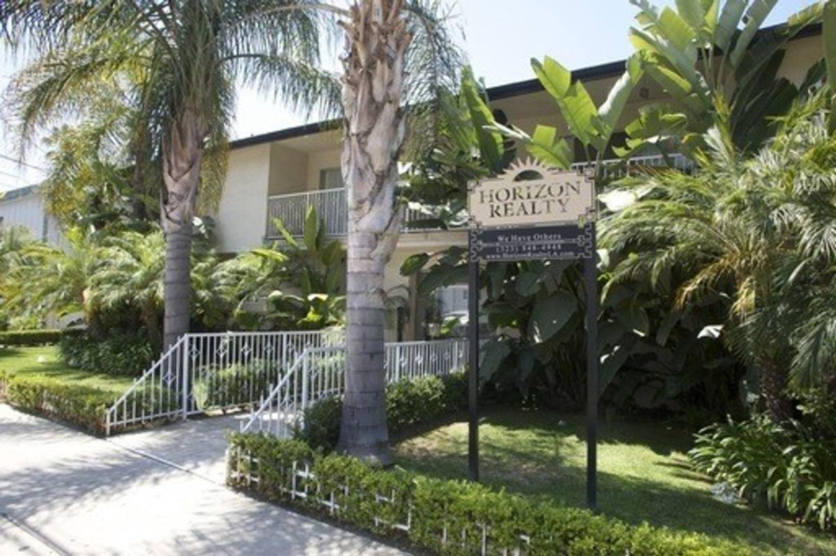 Apartment for rent at 836 W Beach Ave, Inglewood, CA 90302