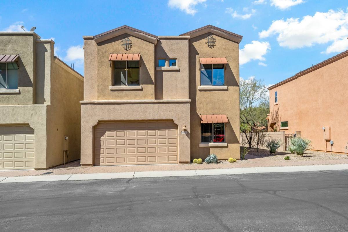 House for rent at 4261 N Golden Ridge Lane, Tucson, AZ 85718