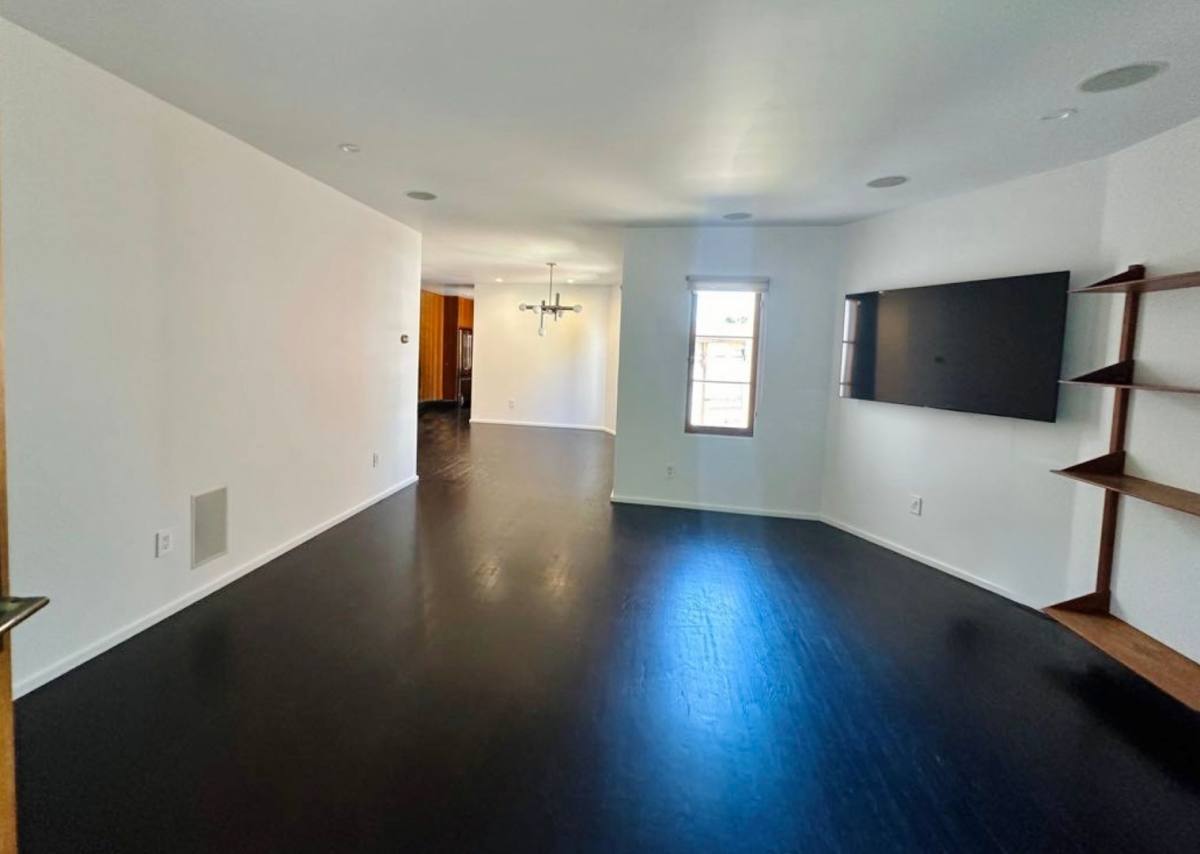 Apartment for rent at 4246 Lexington Ave, Los Angeles, CA 90029
