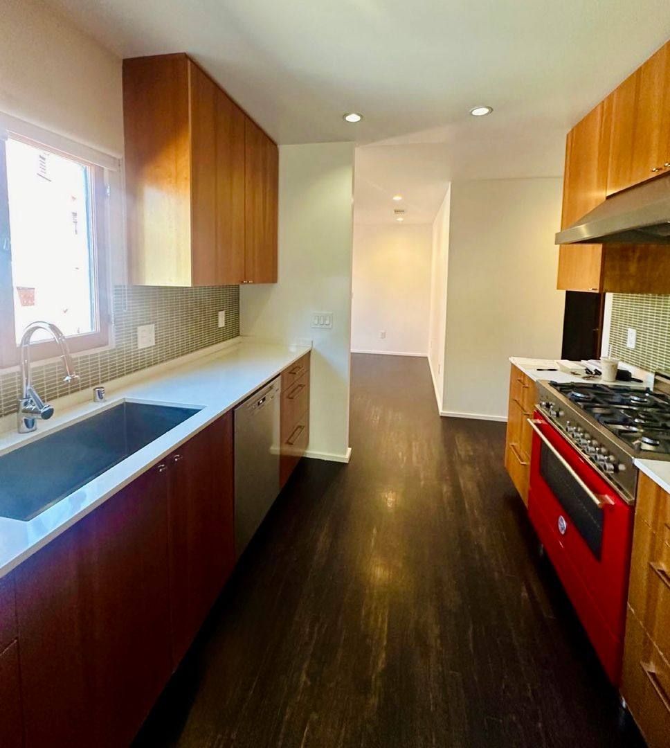 Apartment for rent at 4246 Lexington Ave, Los Angeles, CA 90029