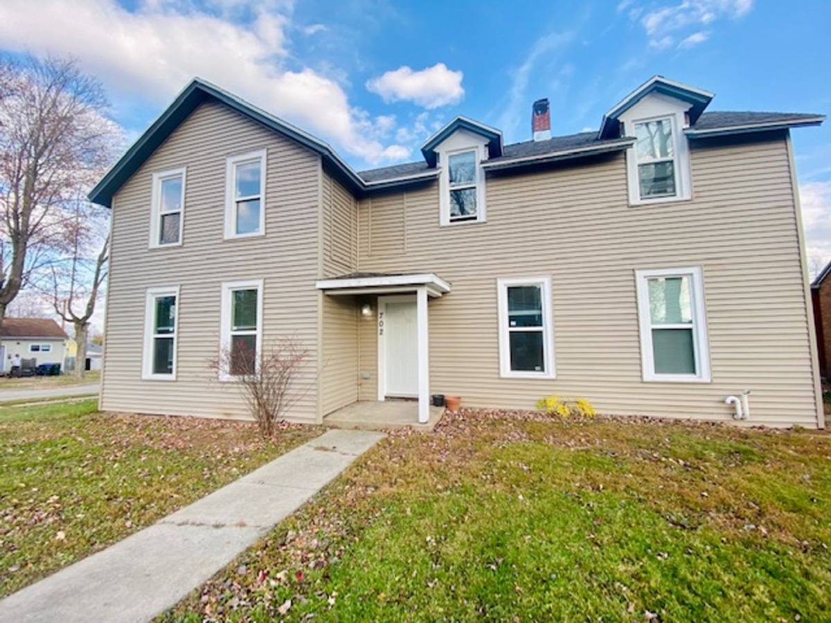 Apartment for rent at 702 Algoma St, New London, WI 54961