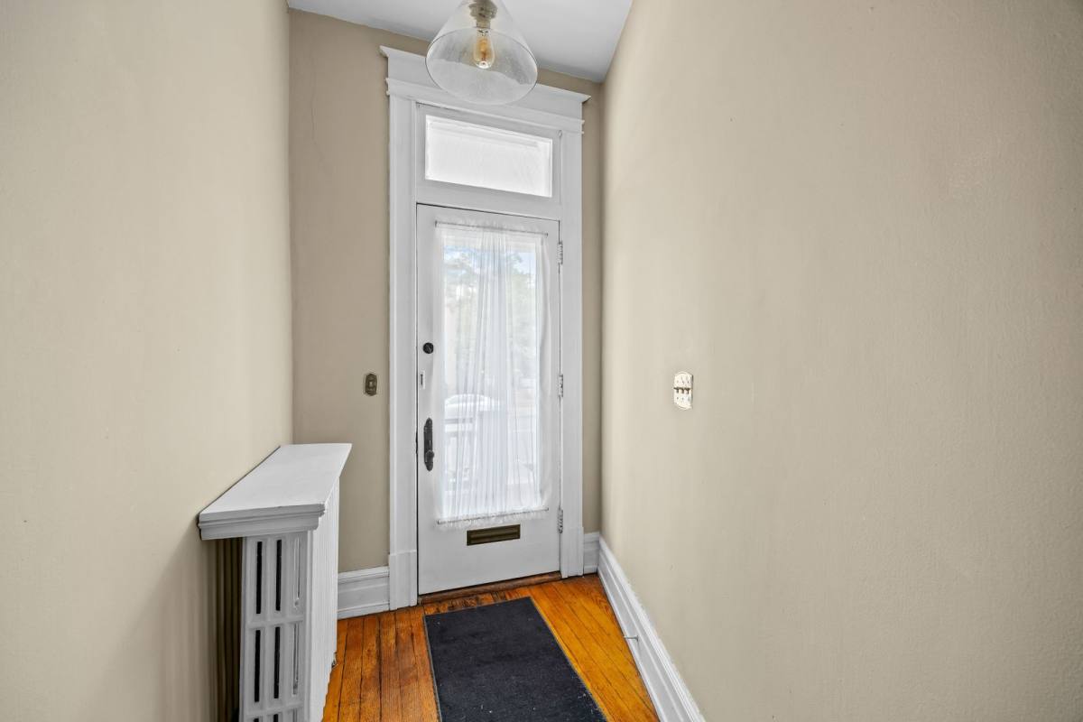 Apartment for rent at 2713 W Grace St, Richmond, VA 23220