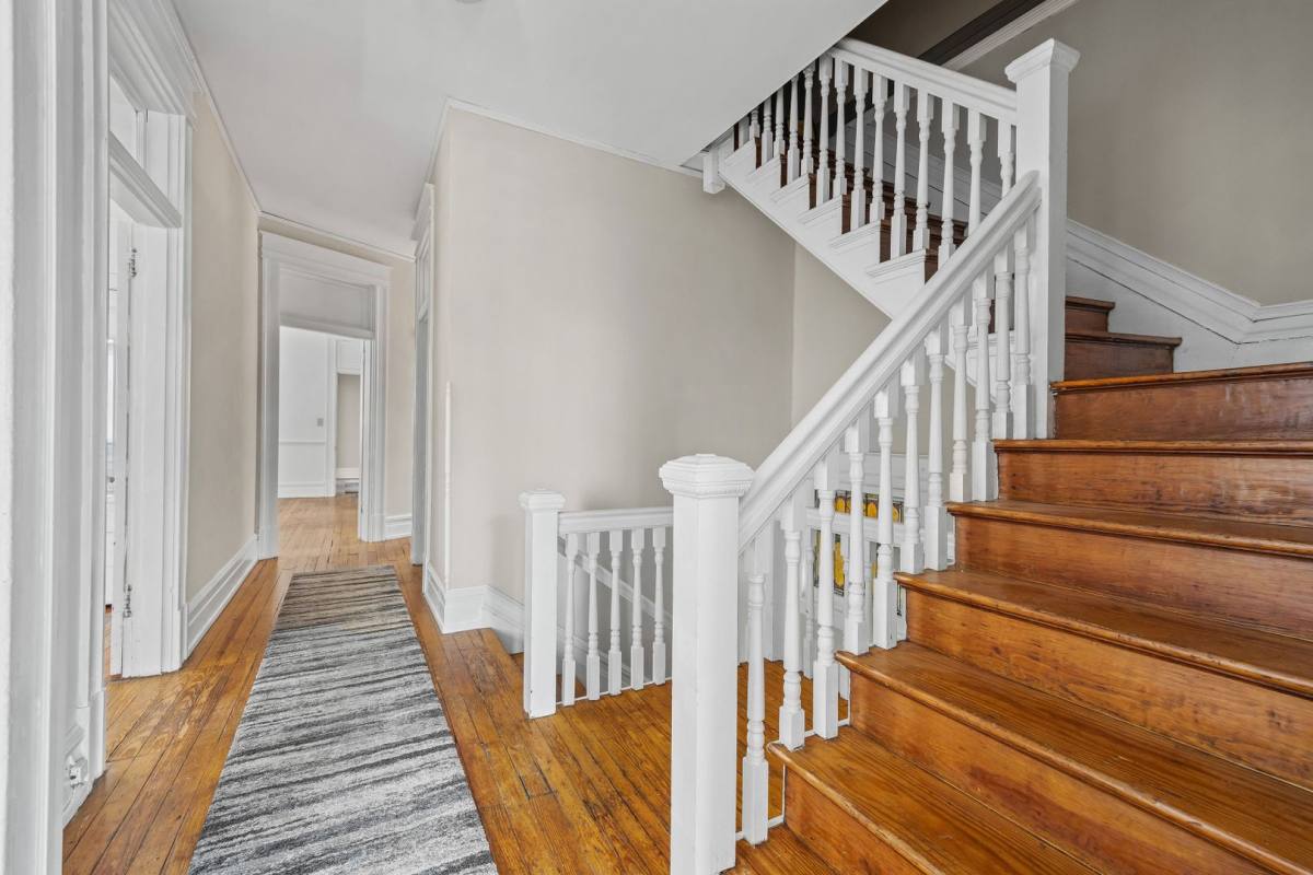 Apartment for rent at 2713 W Grace St, Richmond, VA 23220