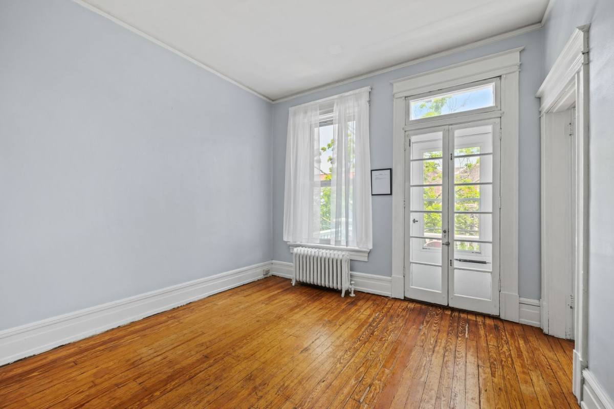 Apartment for rent at 2713 W Grace St, Richmond, VA 23220