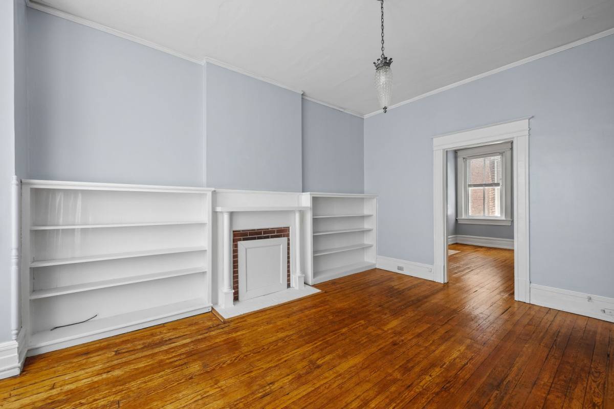 Apartment for rent at 2713 W Grace St, Richmond, VA 23220
