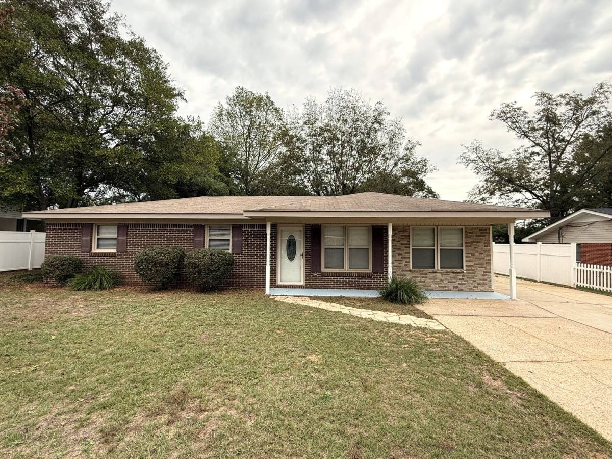 214 Chinook Dr, Enterprise, AL 36330