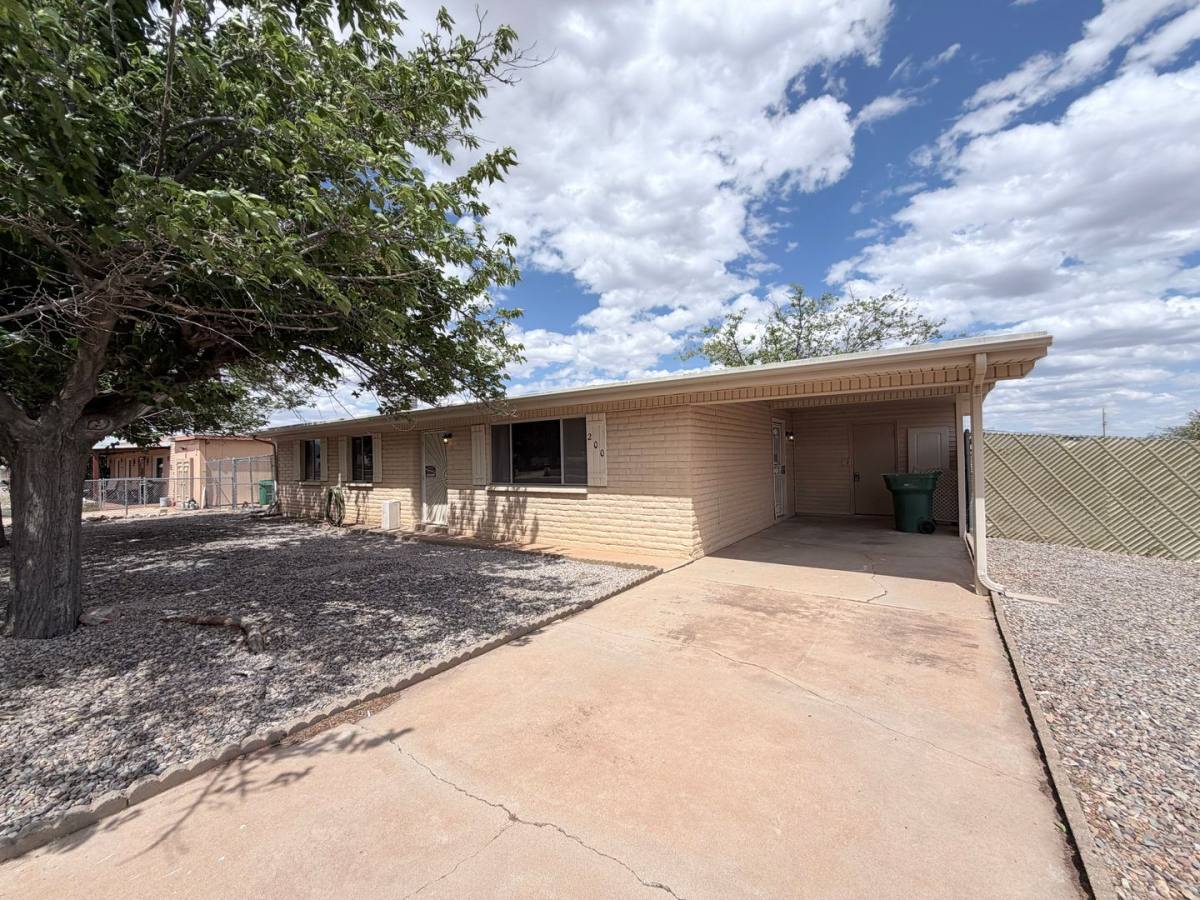 House for rent at 200 Dragoon St, Huachuca City, AZ 85616