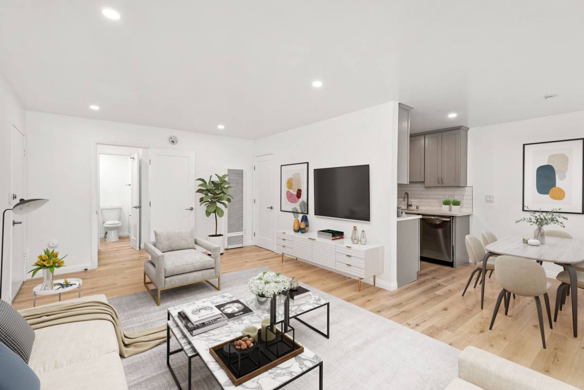 Condo for rent at 1555 S St Andrews Place, Los Angeles, CA 90019