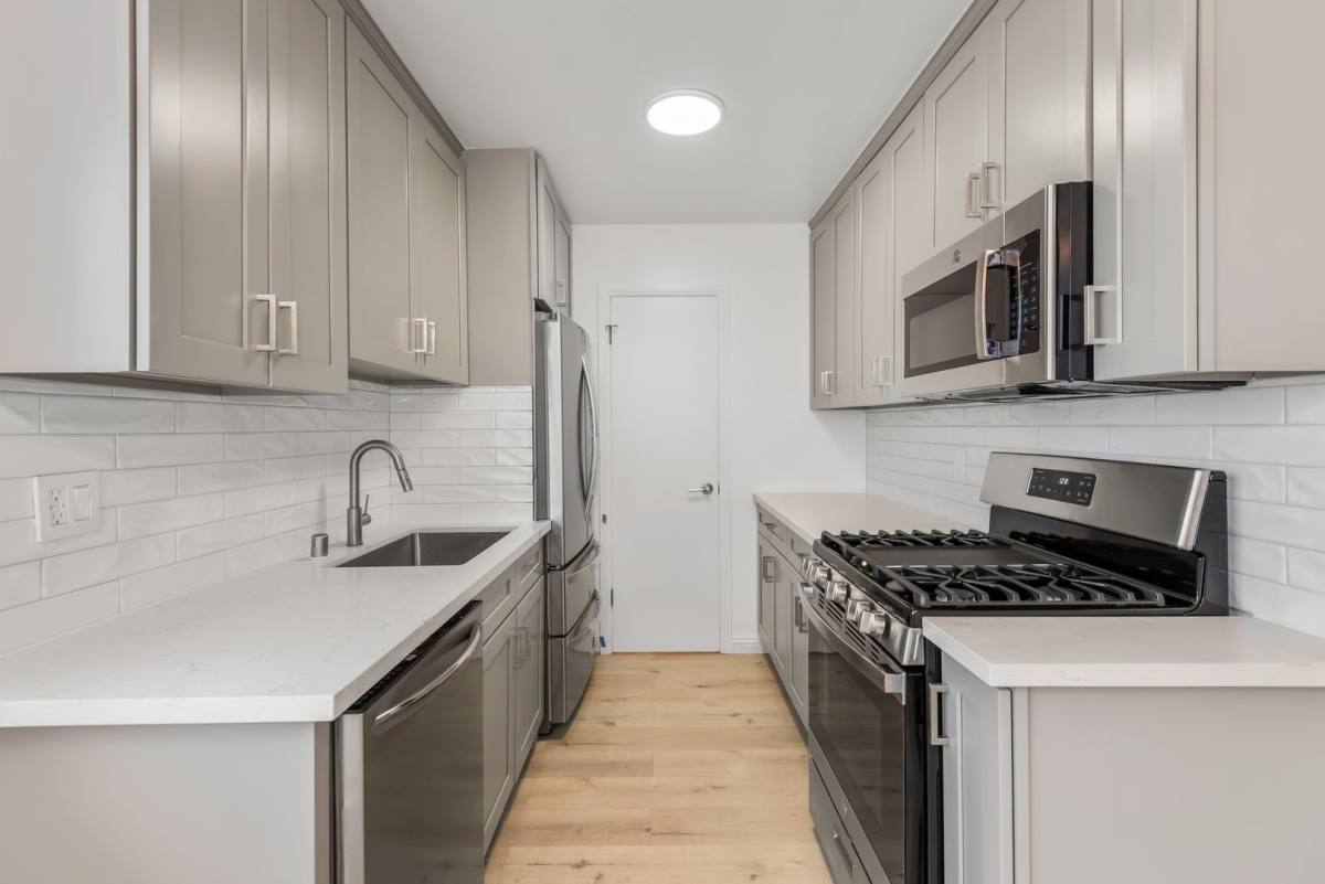 Condo for rent at 1555 S St Andrews Place, Los Angeles, CA 90019
