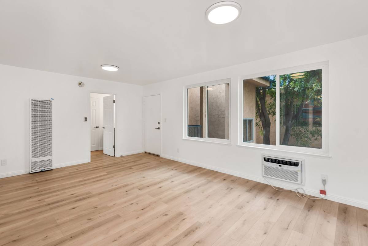 Condo for rent at 1555 S St Andrews Place, Los Angeles, CA 90019