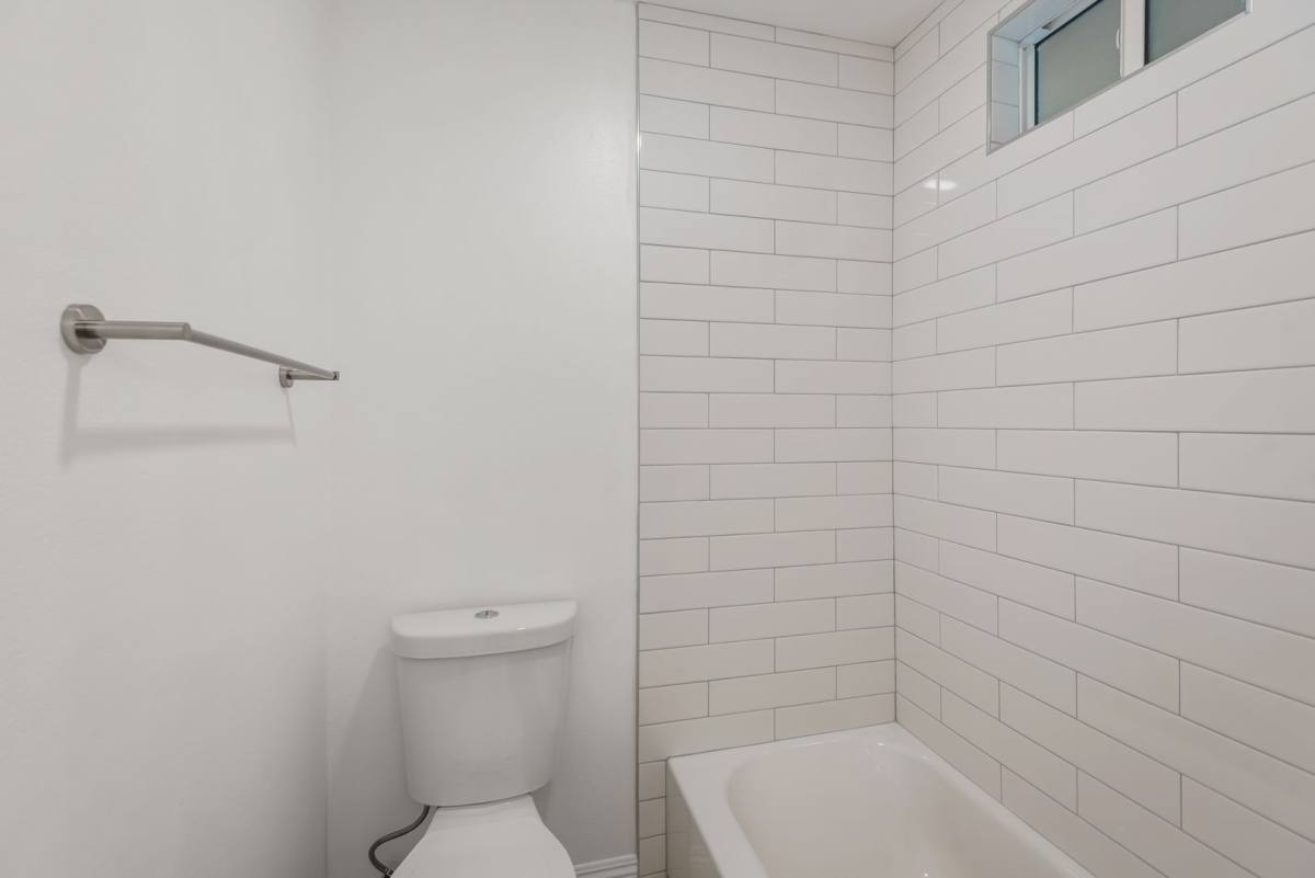 Condo for rent at 1555 S St Andrews Place, Los Angeles, CA 90019
