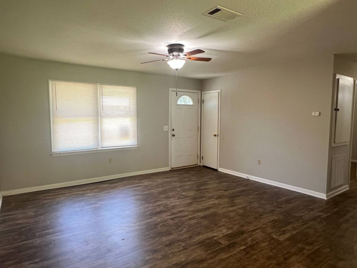 House for rent at 211 Laverne Dr, Warner Robins, GA 31088