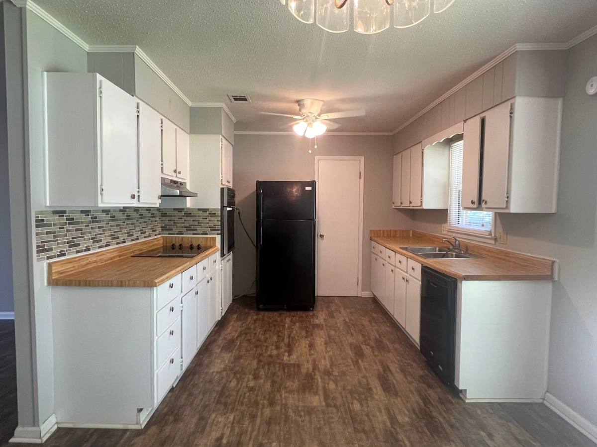 House for rent at 211 Laverne Dr, Warner Robins, GA 31088