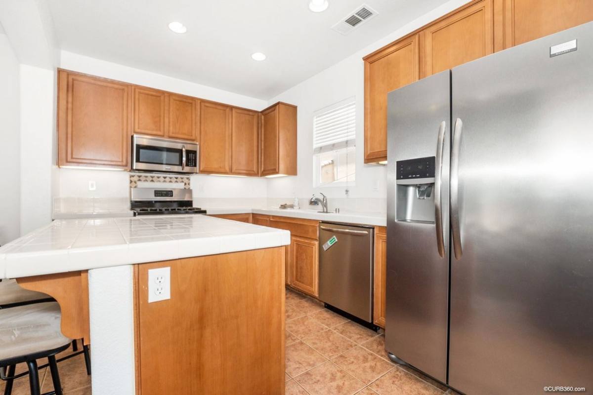 Townhouse for rent at 766 Broadway, Chula Vista, CA 91910