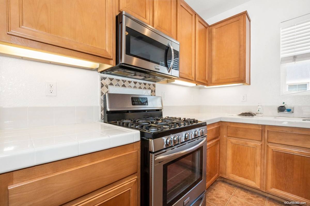 Townhouse for rent at 766 Broadway, Chula Vista, CA 91910