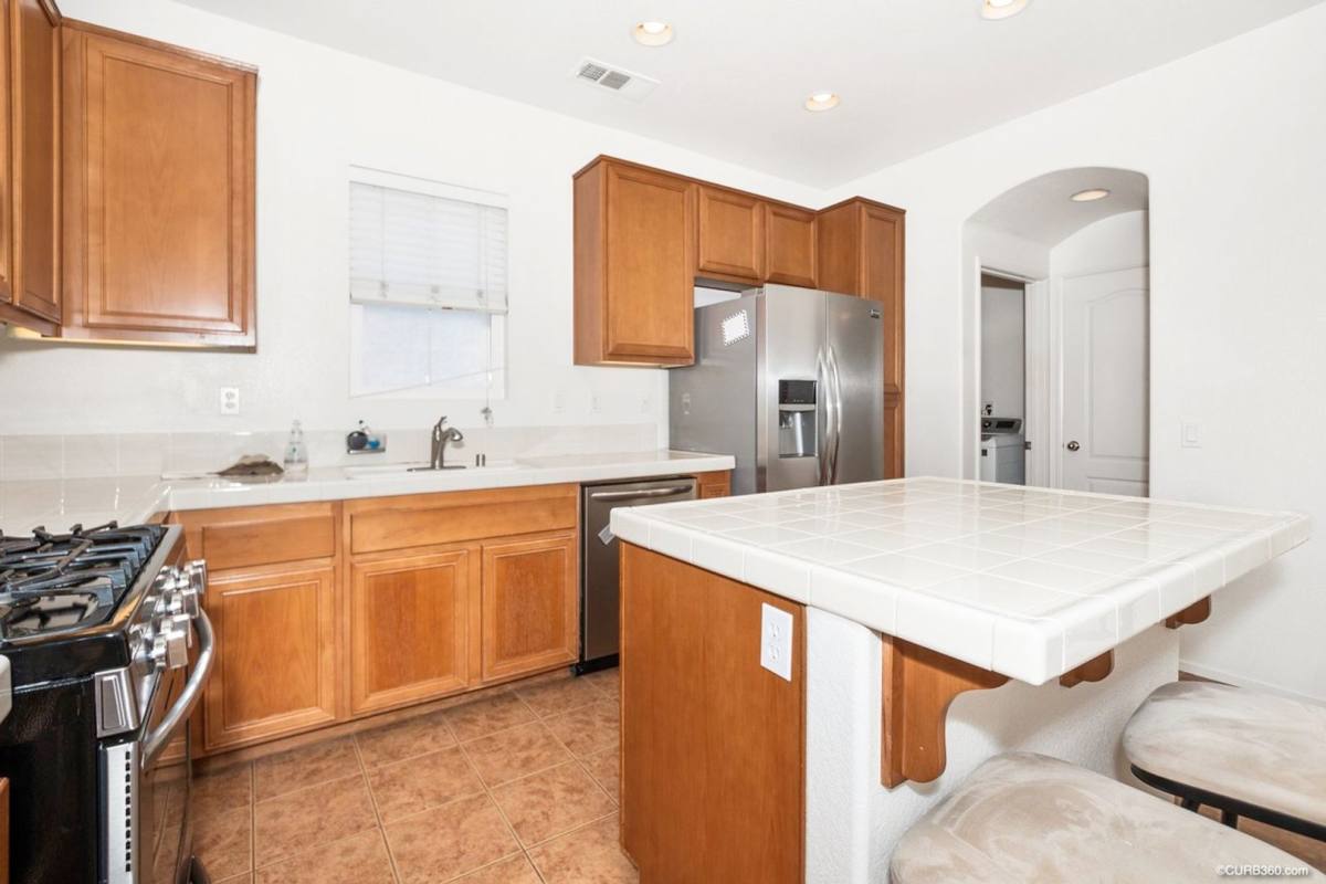 Townhouse for rent at 766 Broadway, Chula Vista, CA 91910