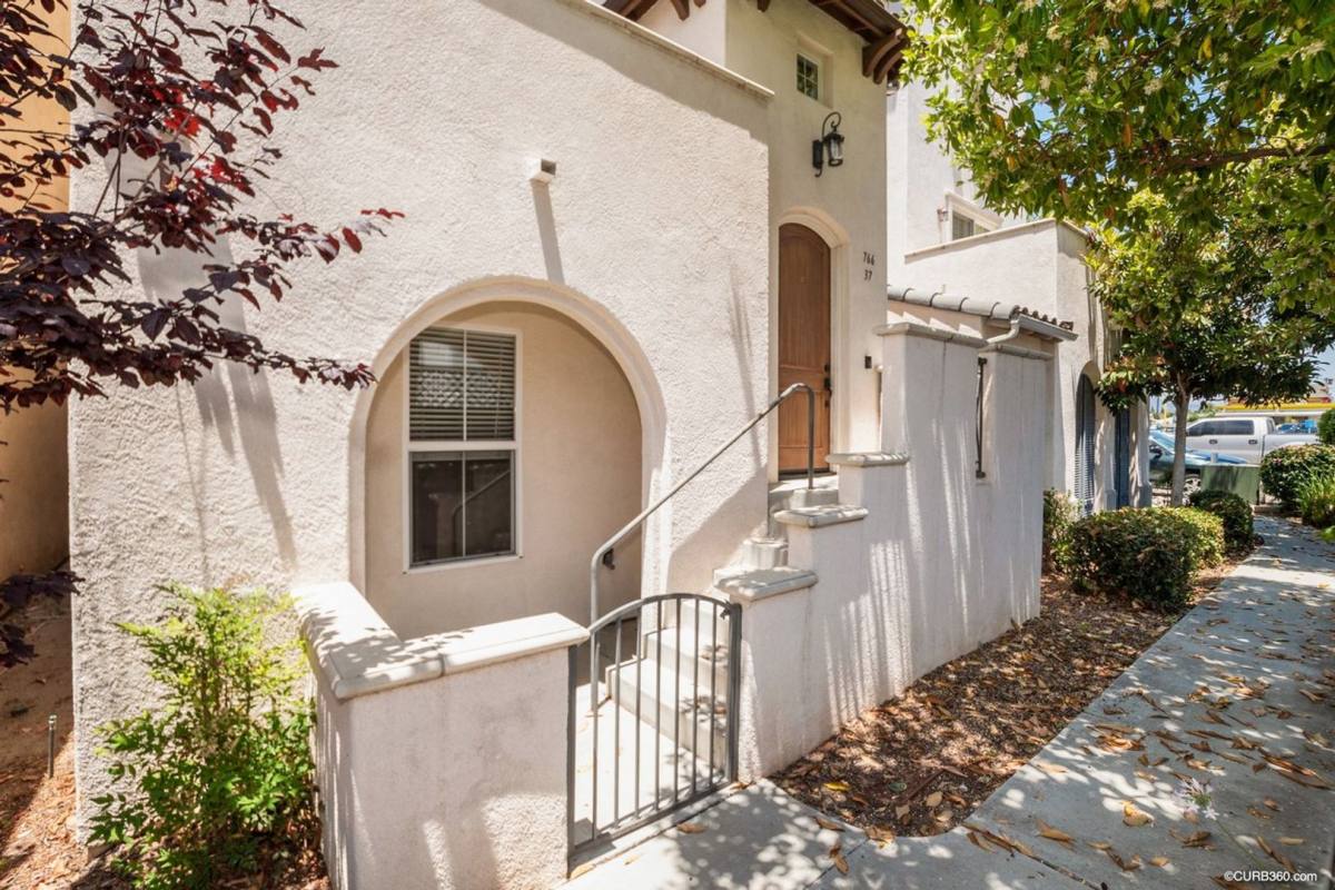 Townhouse for rent at 766 Broadway, Chula Vista, CA 91910