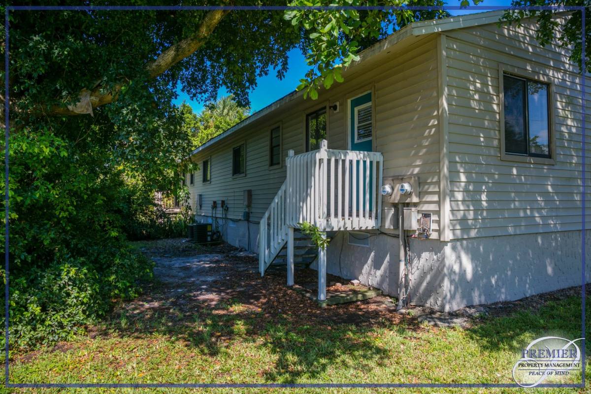 Apartment for rent at 2455 Thomasson Dr, Naples, FL 34112
