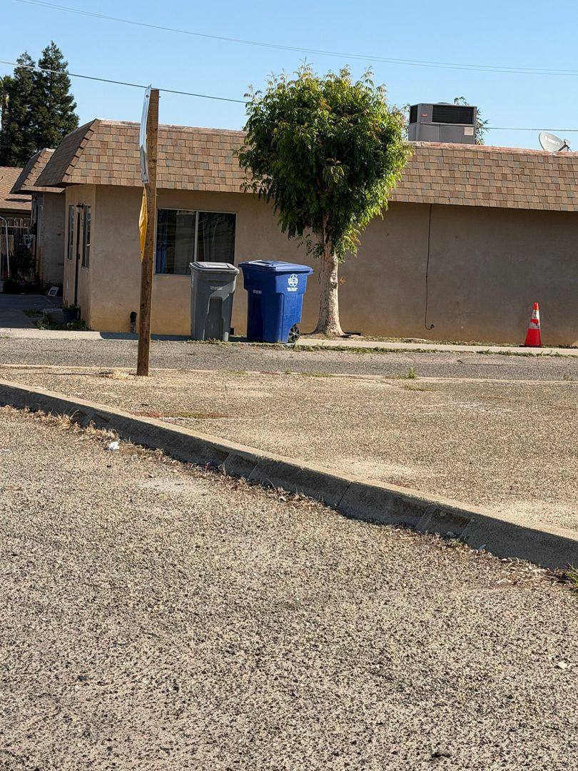Apartment for rent at 1407 S Ave, Gustine, CA 95322