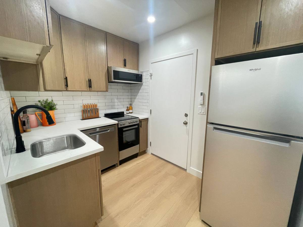 Apartment for rent at 1549 S Westgate Ave, Los Angeles, CA 90025