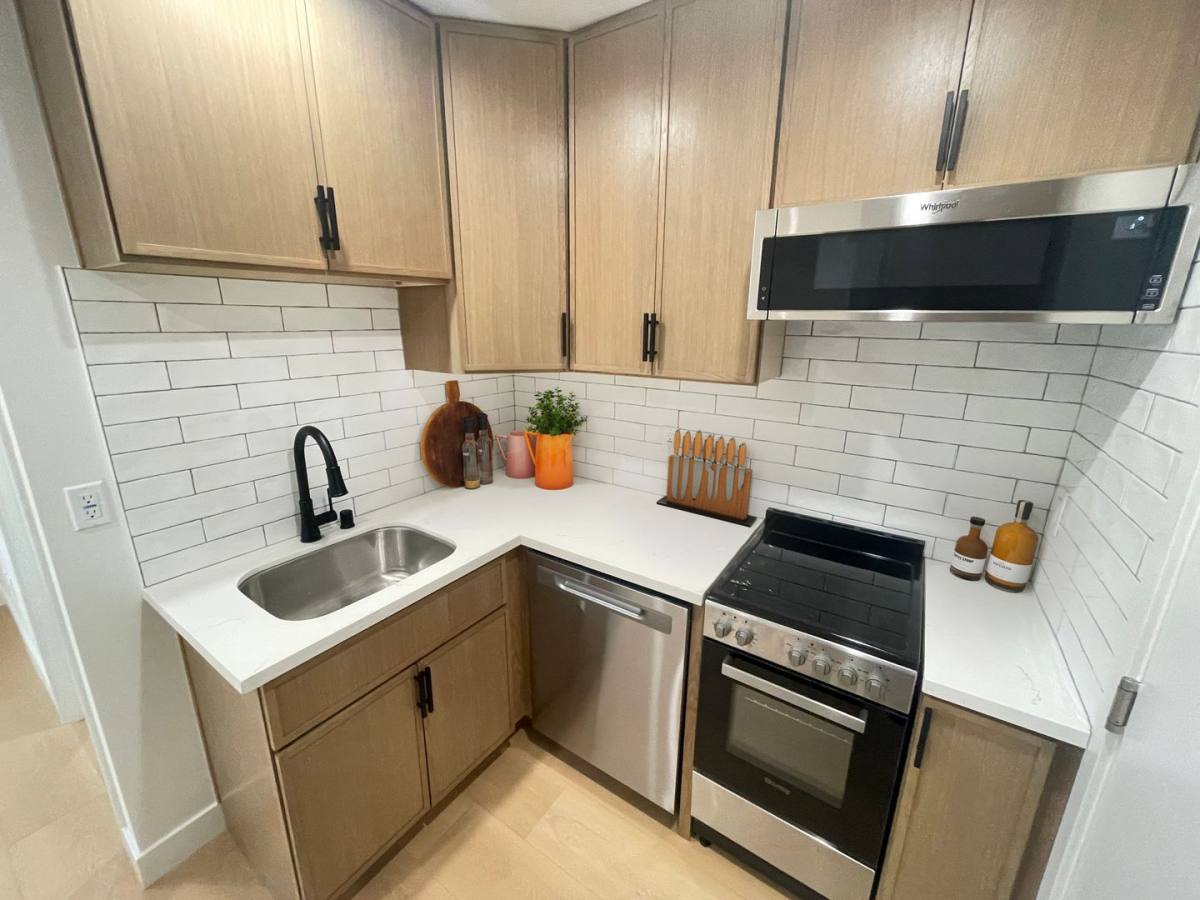 Apartment for rent at 1549 S Westgate Ave, Los Angeles, CA 90025