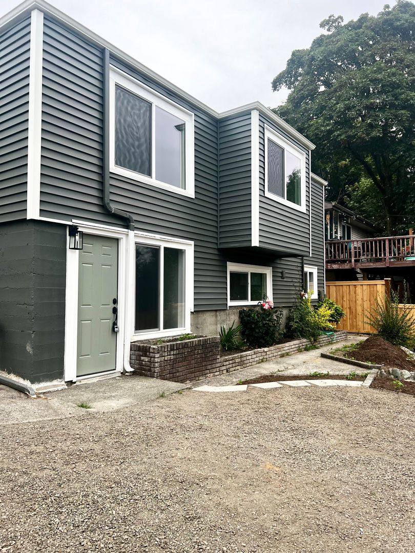 Apartment for rent at 804 806 S Marion Ave, Bremerton, WA 98312