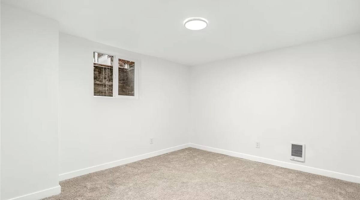 Apartment for rent at 804 806 S Marion Ave, Bremerton, WA 98312