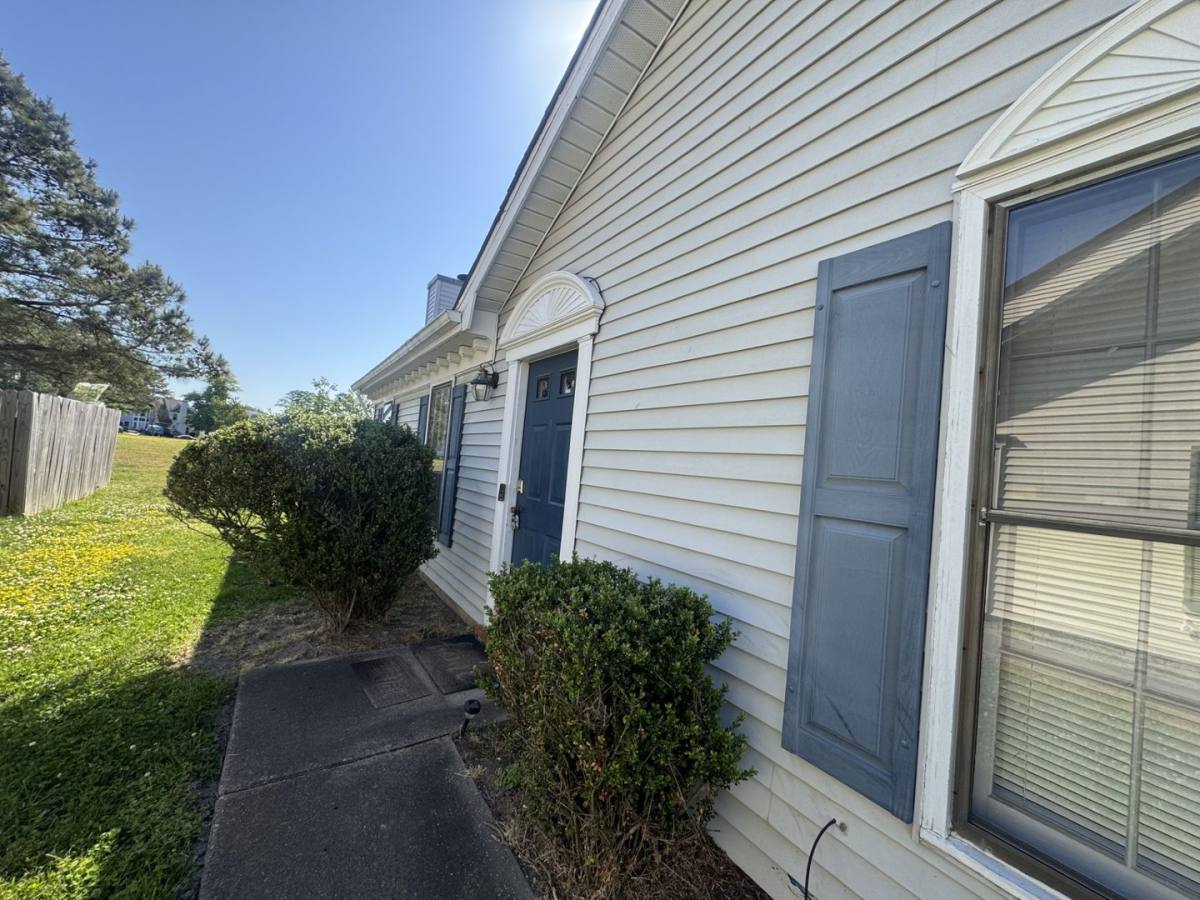 Townhouse for rent at 1124 Gleaning Close, Virginia Beach, VA 23455