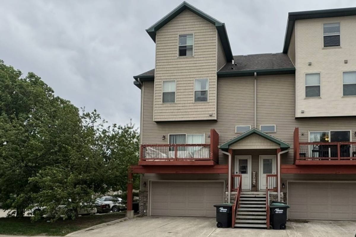 Townhouse for rent at 223 NE 45th Lane, Ankeny, IA 50021