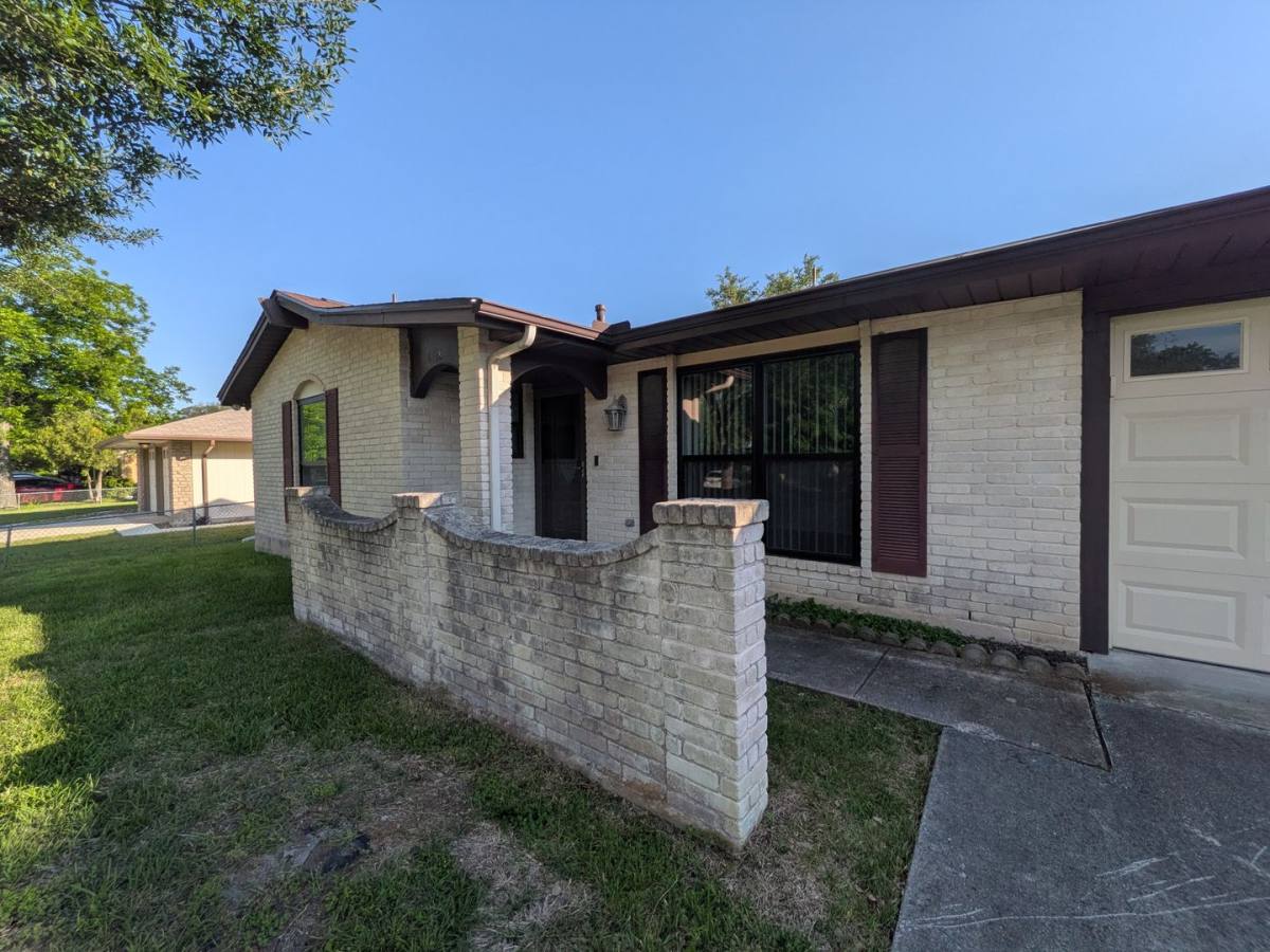 House for rent at 6618 Cloverbend St, San Antonio, TX 78238