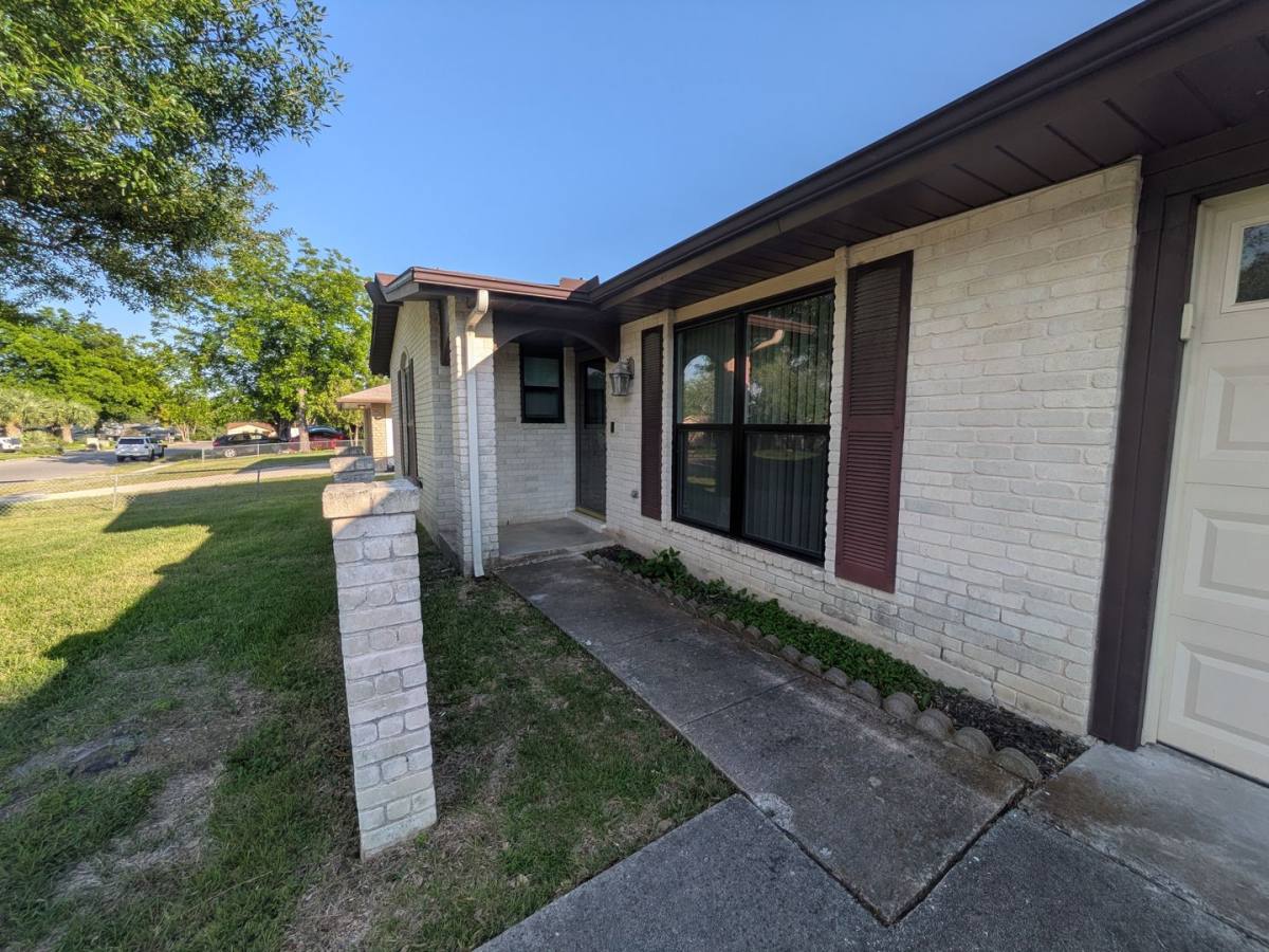 House for rent at 6618 Cloverbend St, San Antonio, TX 78238