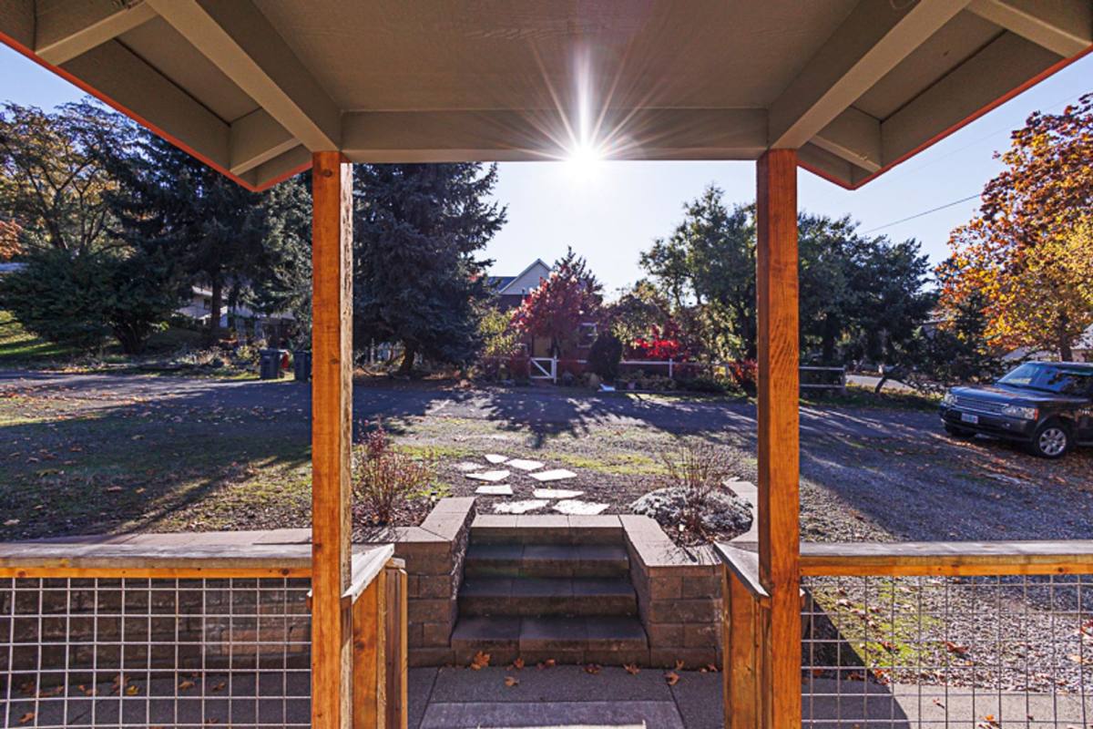 House for rent at 375B S 4th St, Jacksonville, OR 97530