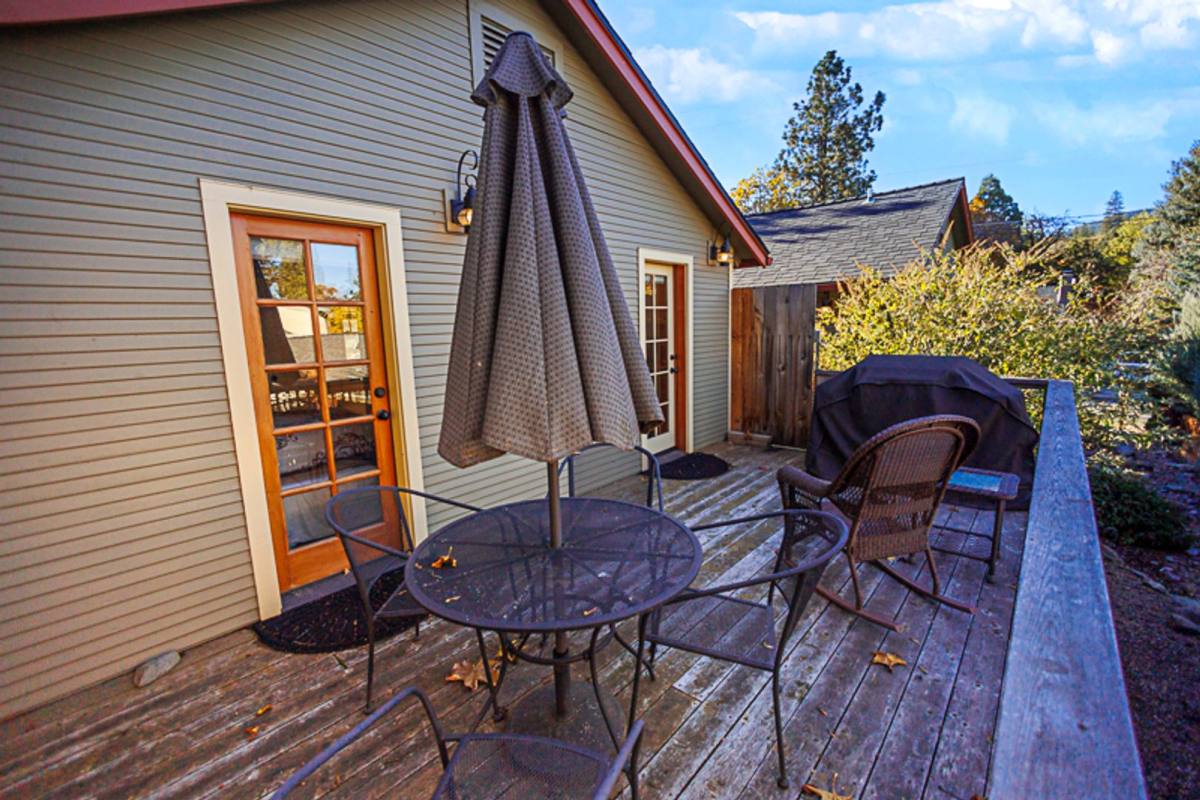 House for rent at 375B S 4th St, Jacksonville, OR 97530