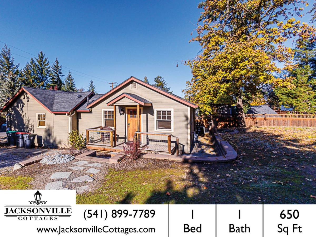 House for rent at 375B S 4th St, Jacksonville, OR 97530