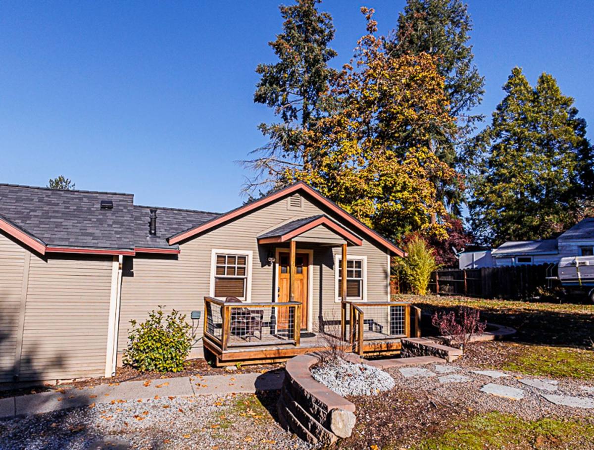 House for rent at 375B S 4th St, Jacksonville, OR 97530