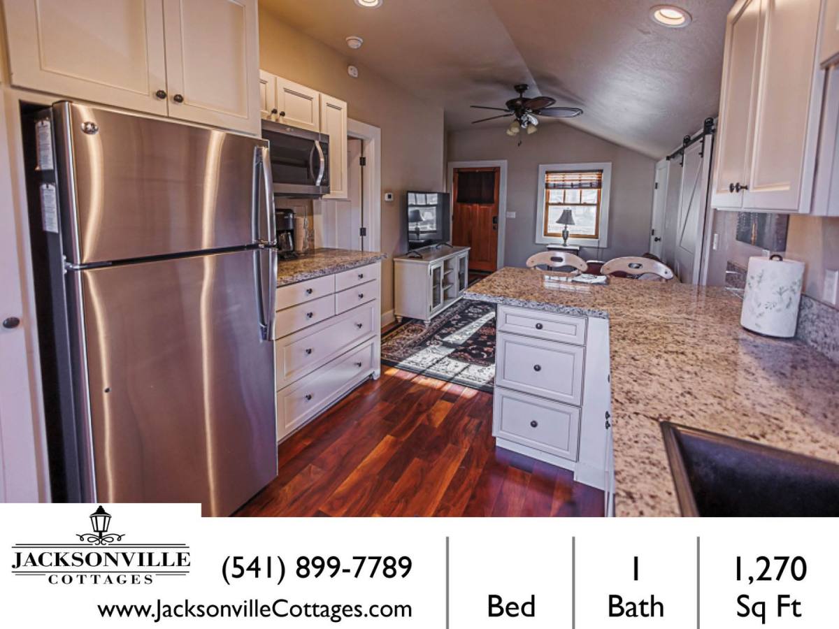House for rent at 375B S 4th St, Jacksonville, OR 97530