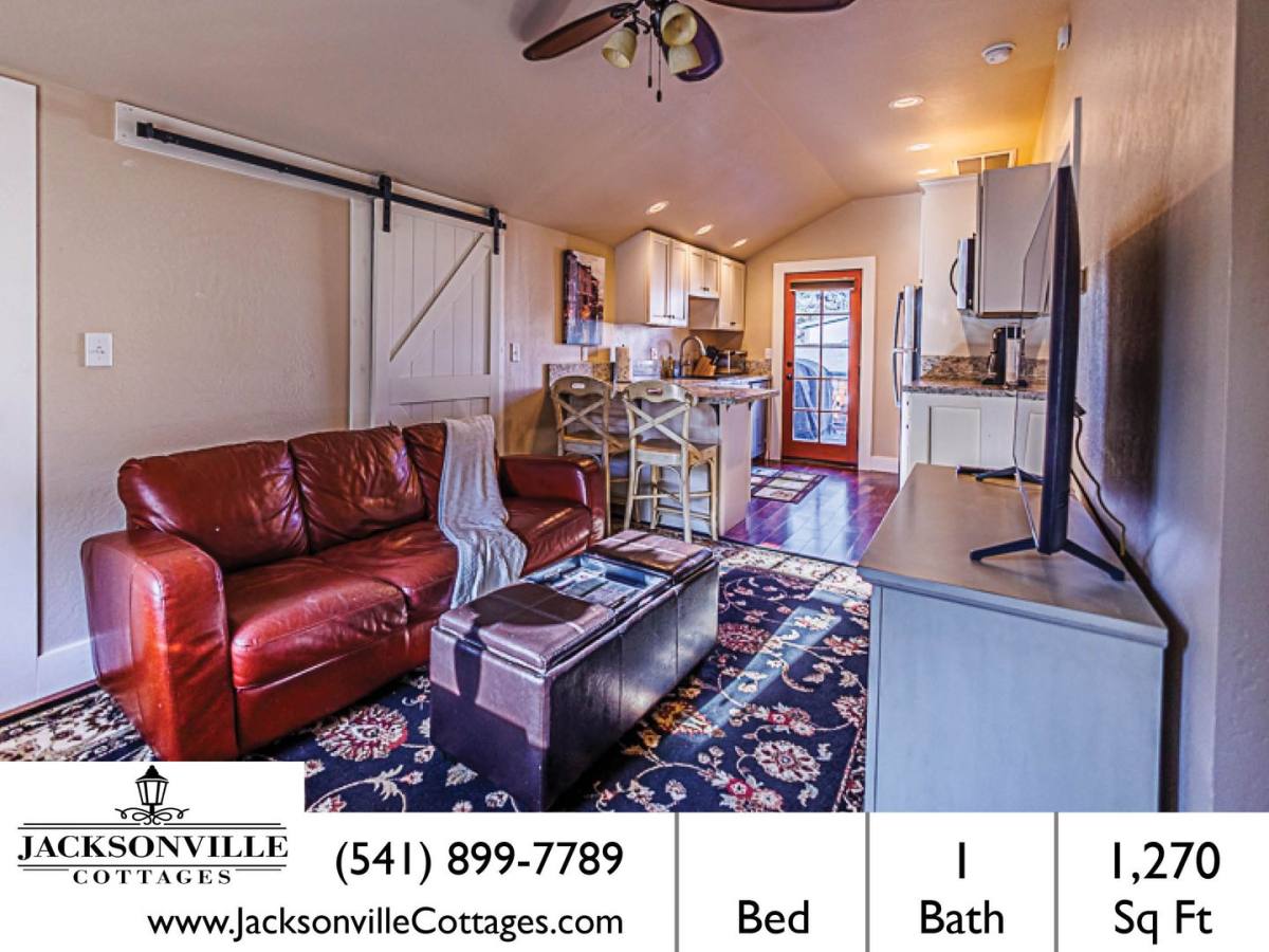 House for rent at 375B S 4th St, Jacksonville, OR 97530