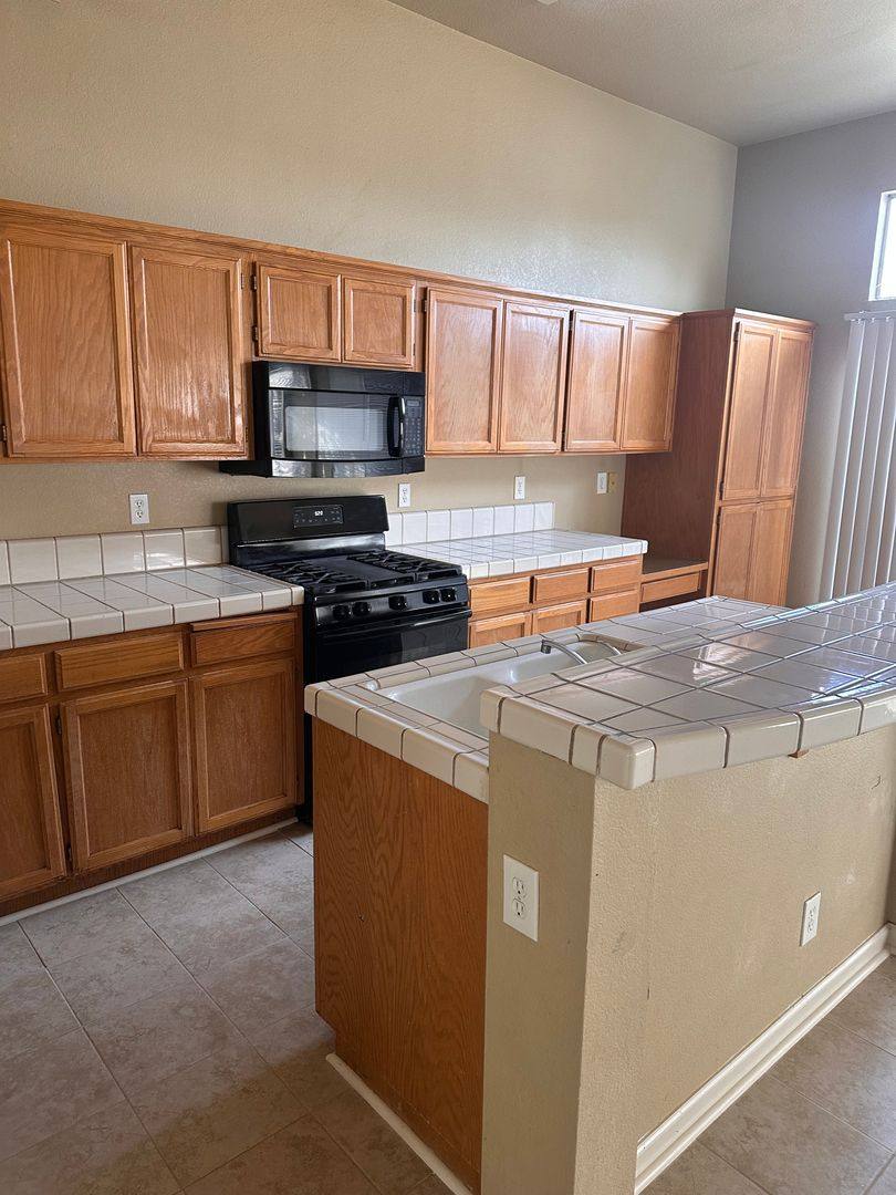 House for rent at 1163 E Springer Dr, Turlock, CA 95382
