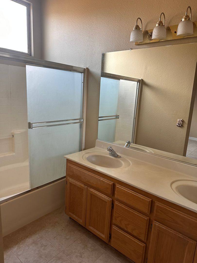 House for rent at 1163 E Springer Dr, Turlock, CA 95382