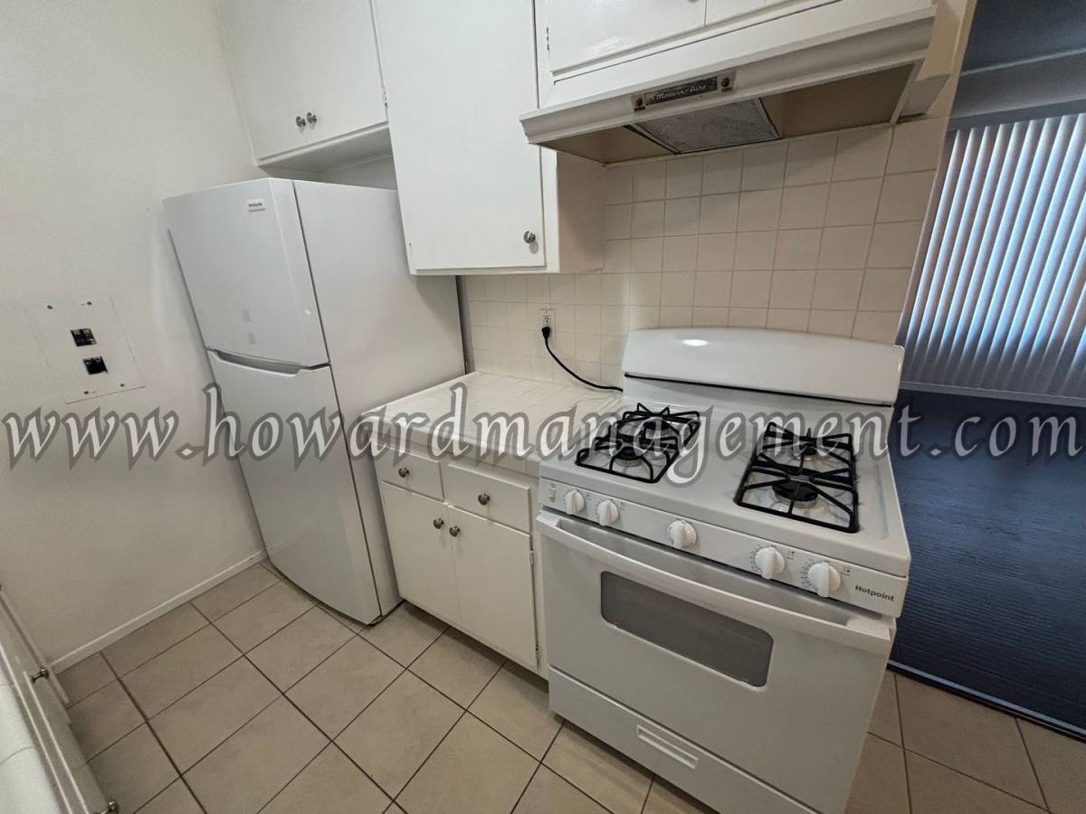 Apartment for rent at 1005 Hill St, Santa Monica, CA 90405