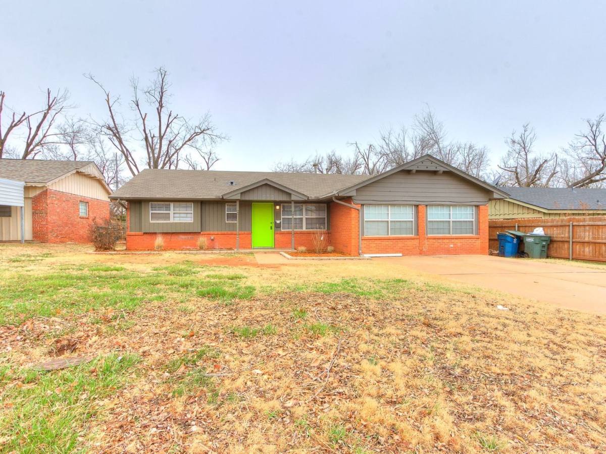 House for rent at 1909 Hardy Dr, Edmond, OK 73013